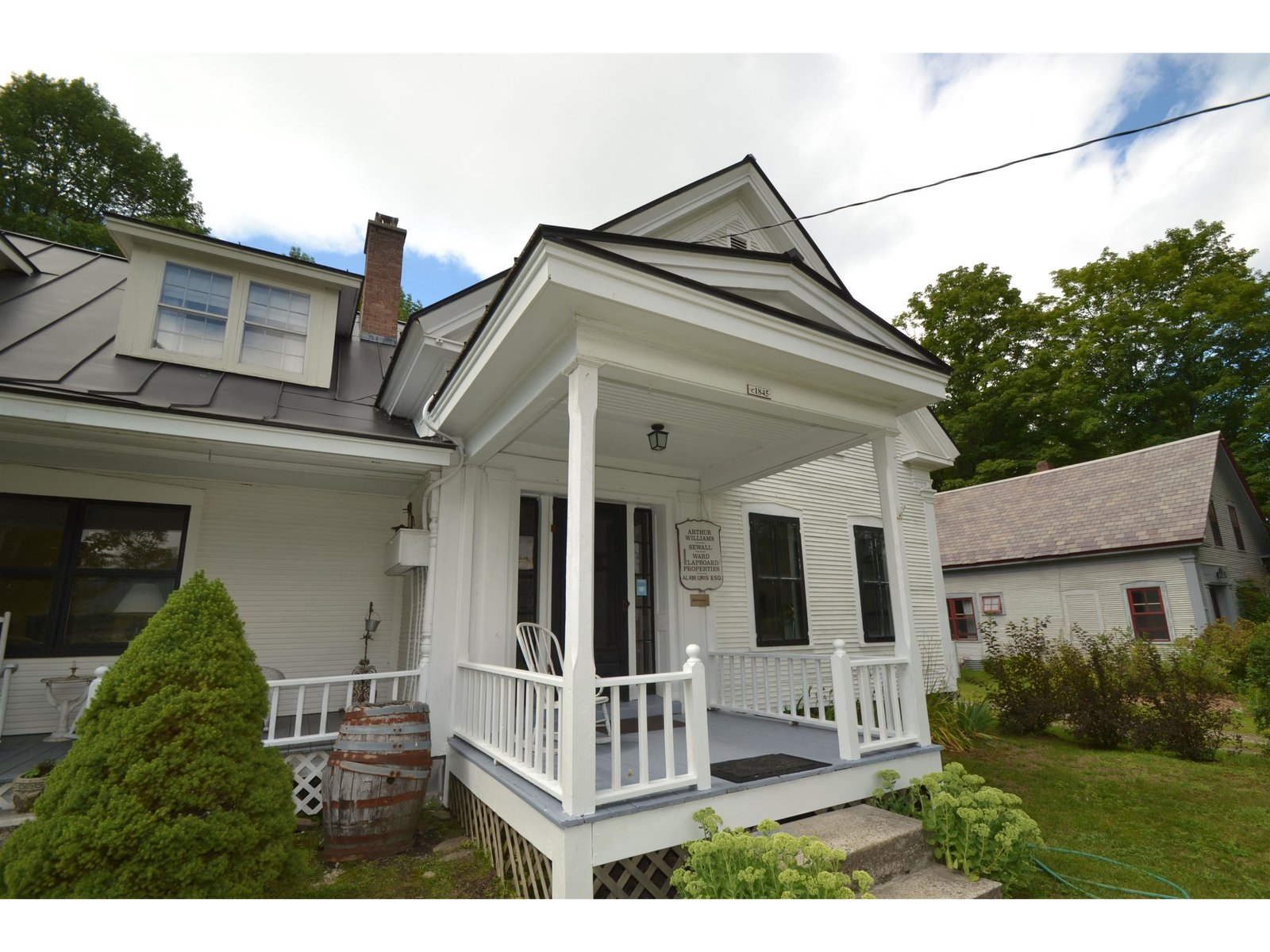 Apartment 1 Entry Porch