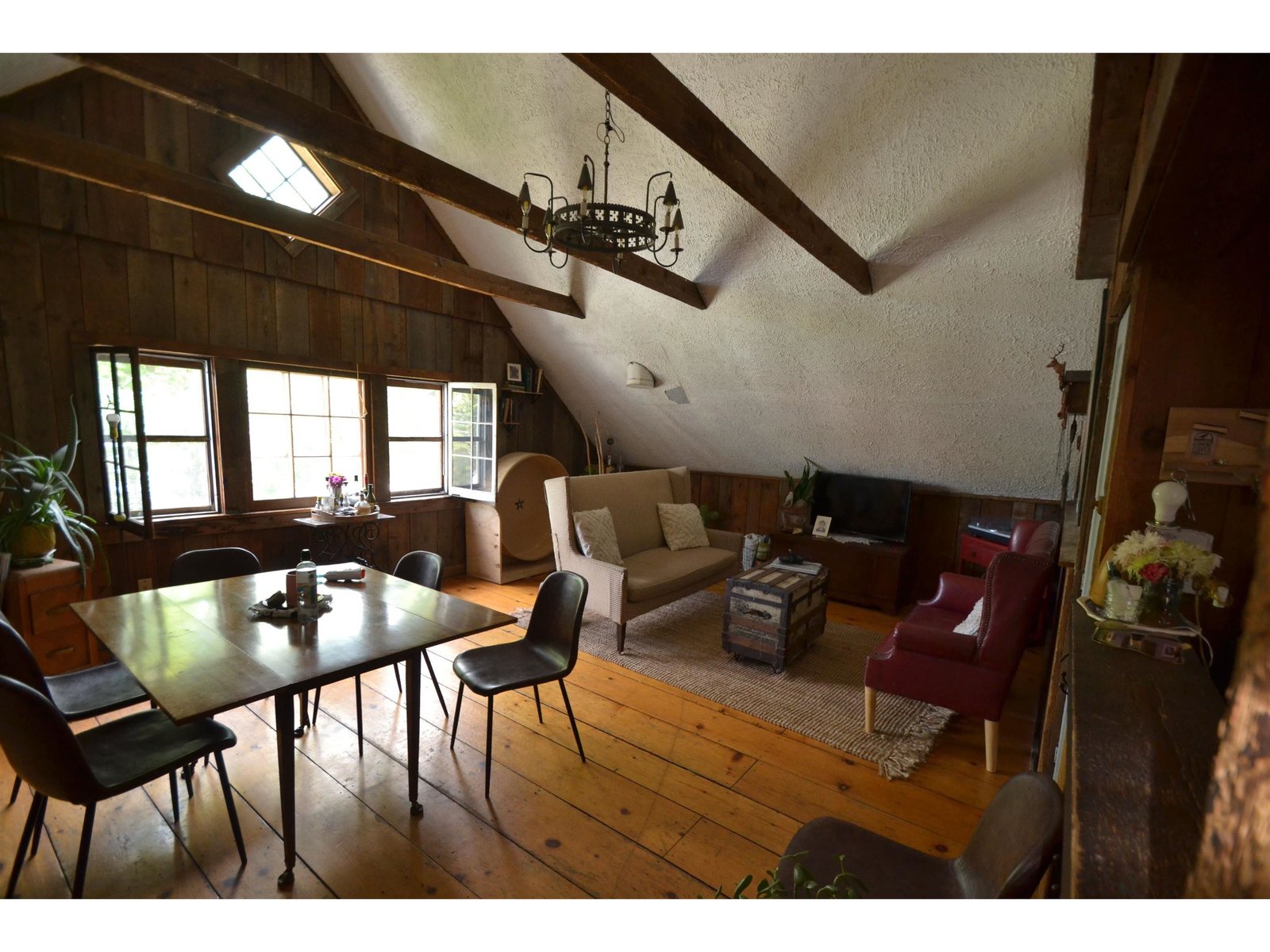 Barn Apt LR