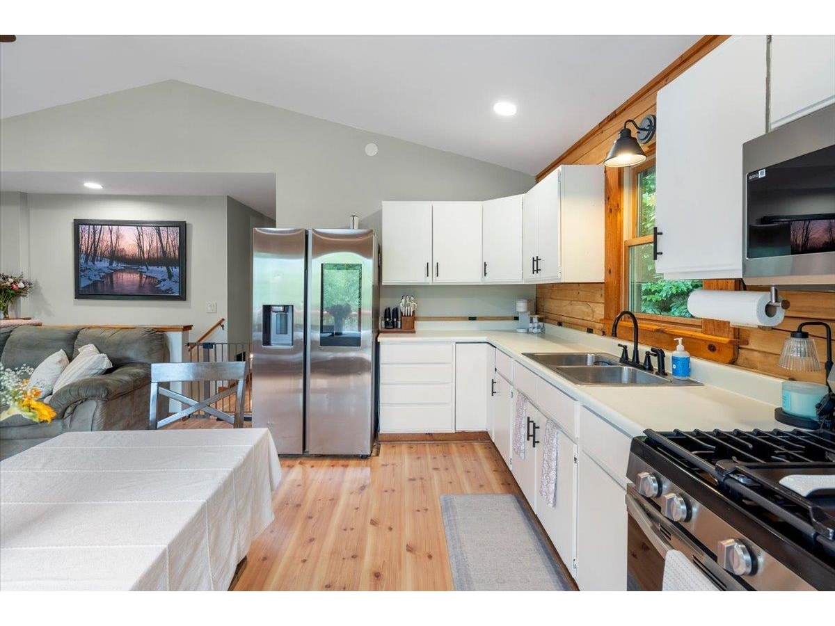 46 Log Cabin Drive