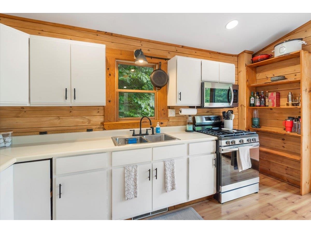 46 Log Cabin Drive
