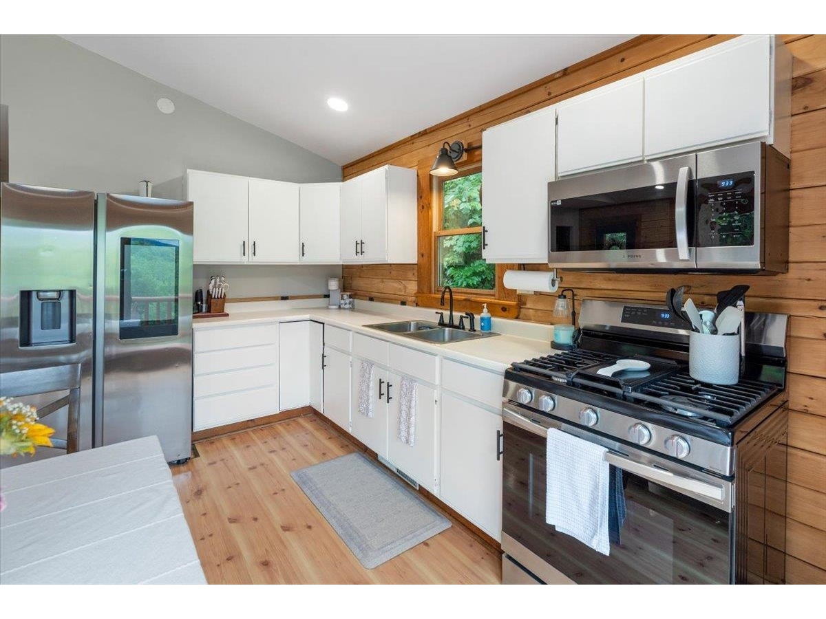 46 Log Cabin Drive