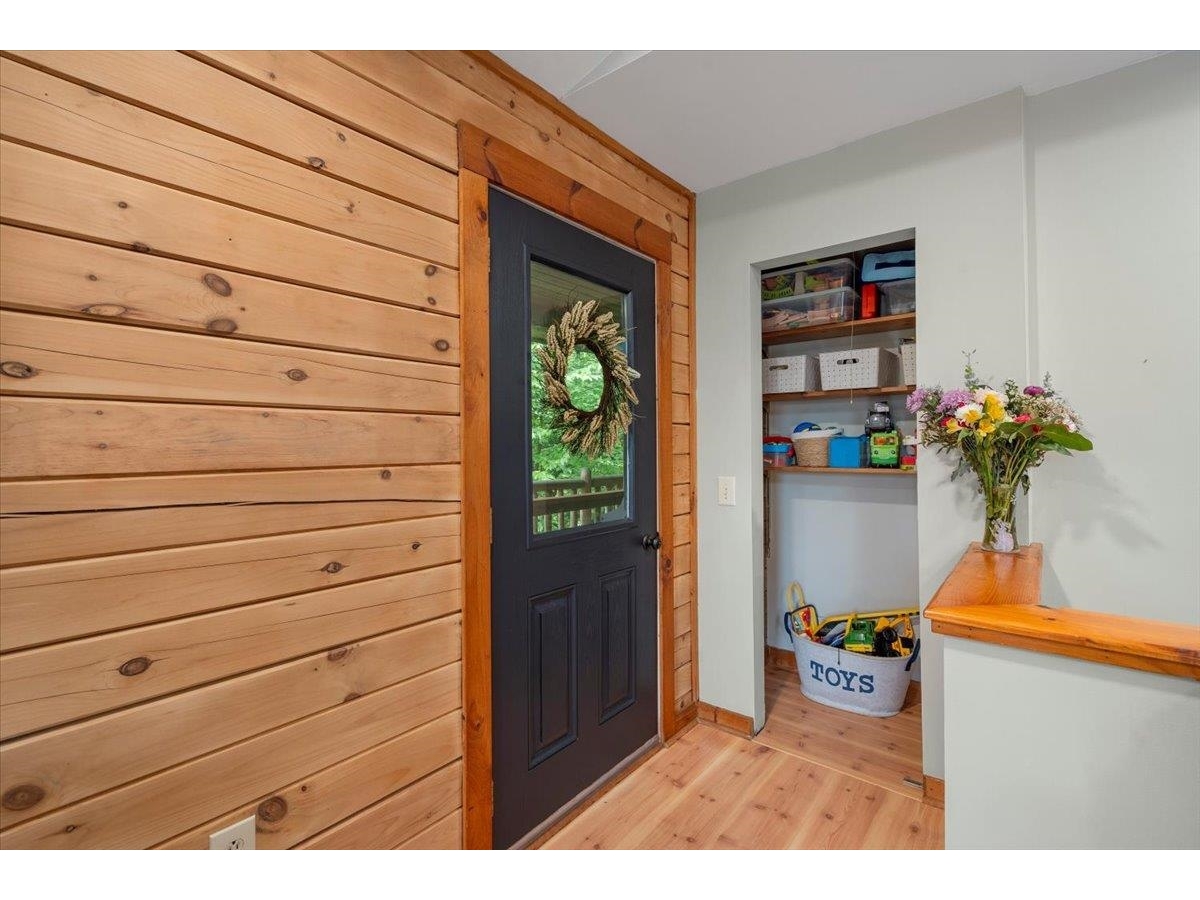 46 Log Cabin Drive