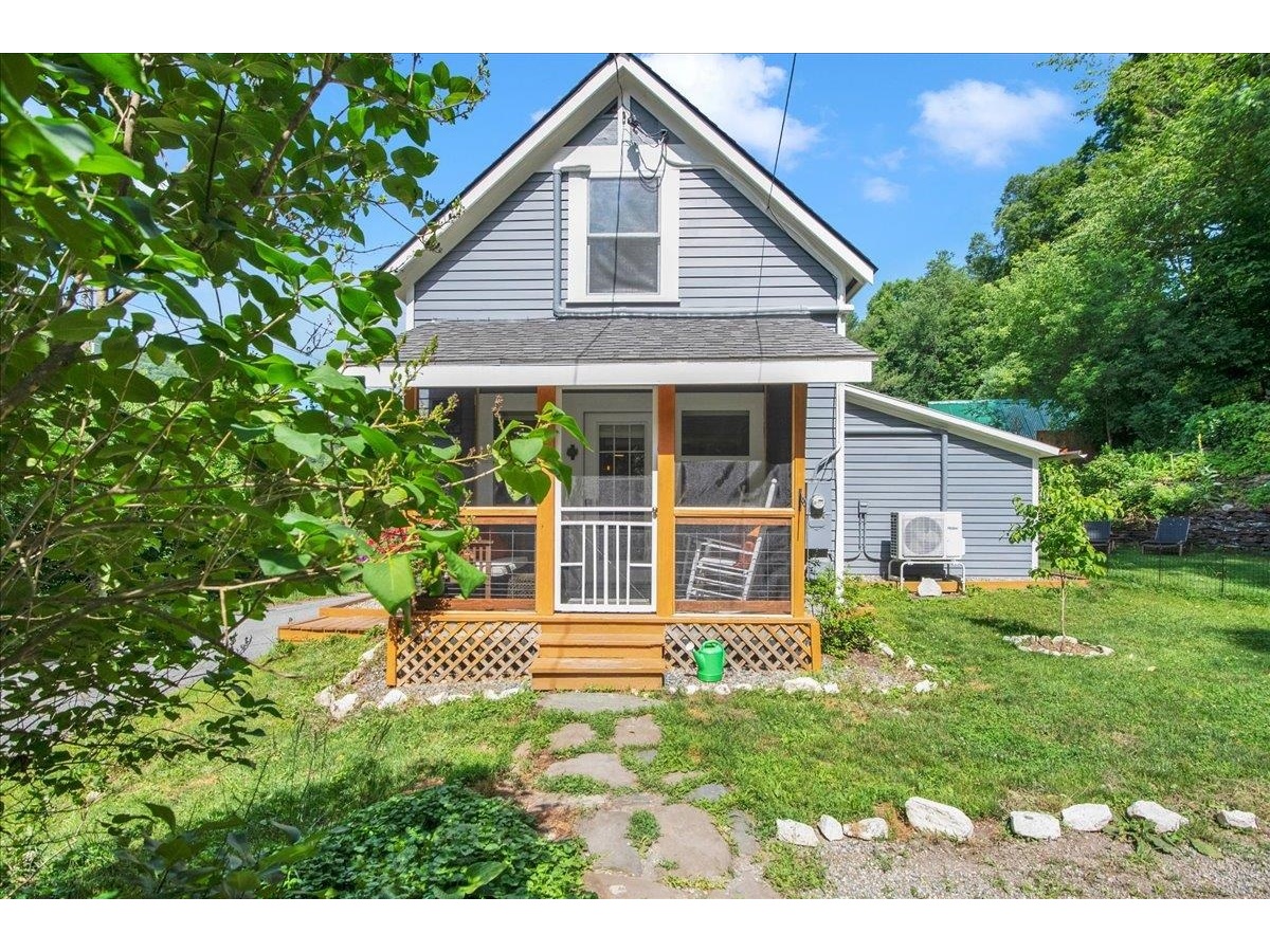 46 ST Hyacinth Street, Bethel