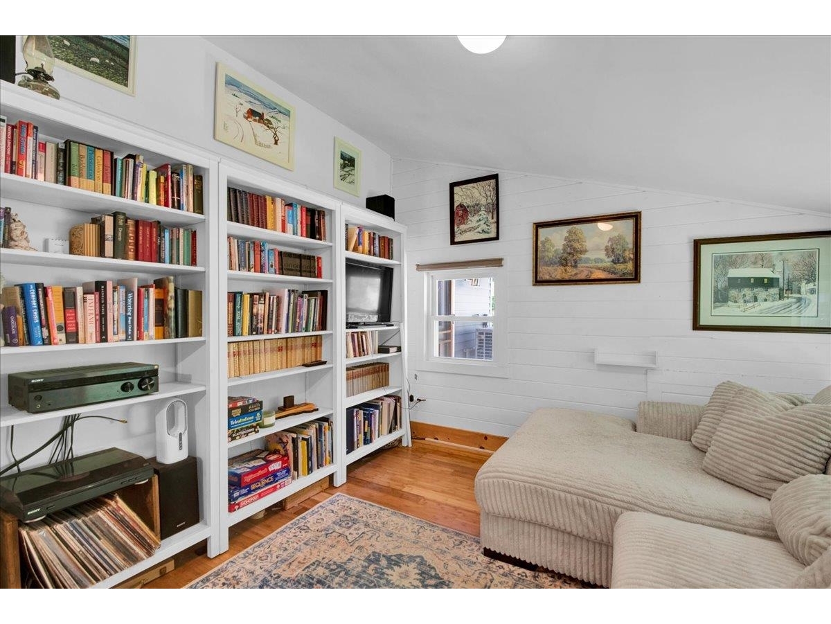 46 ST Hyacinth Street