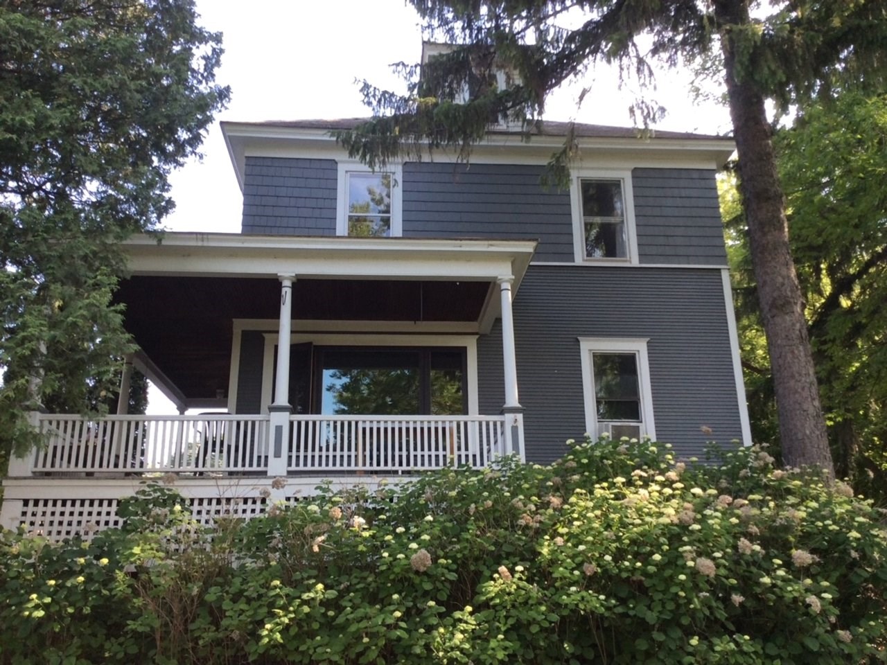 460-462 Colchester Avenue