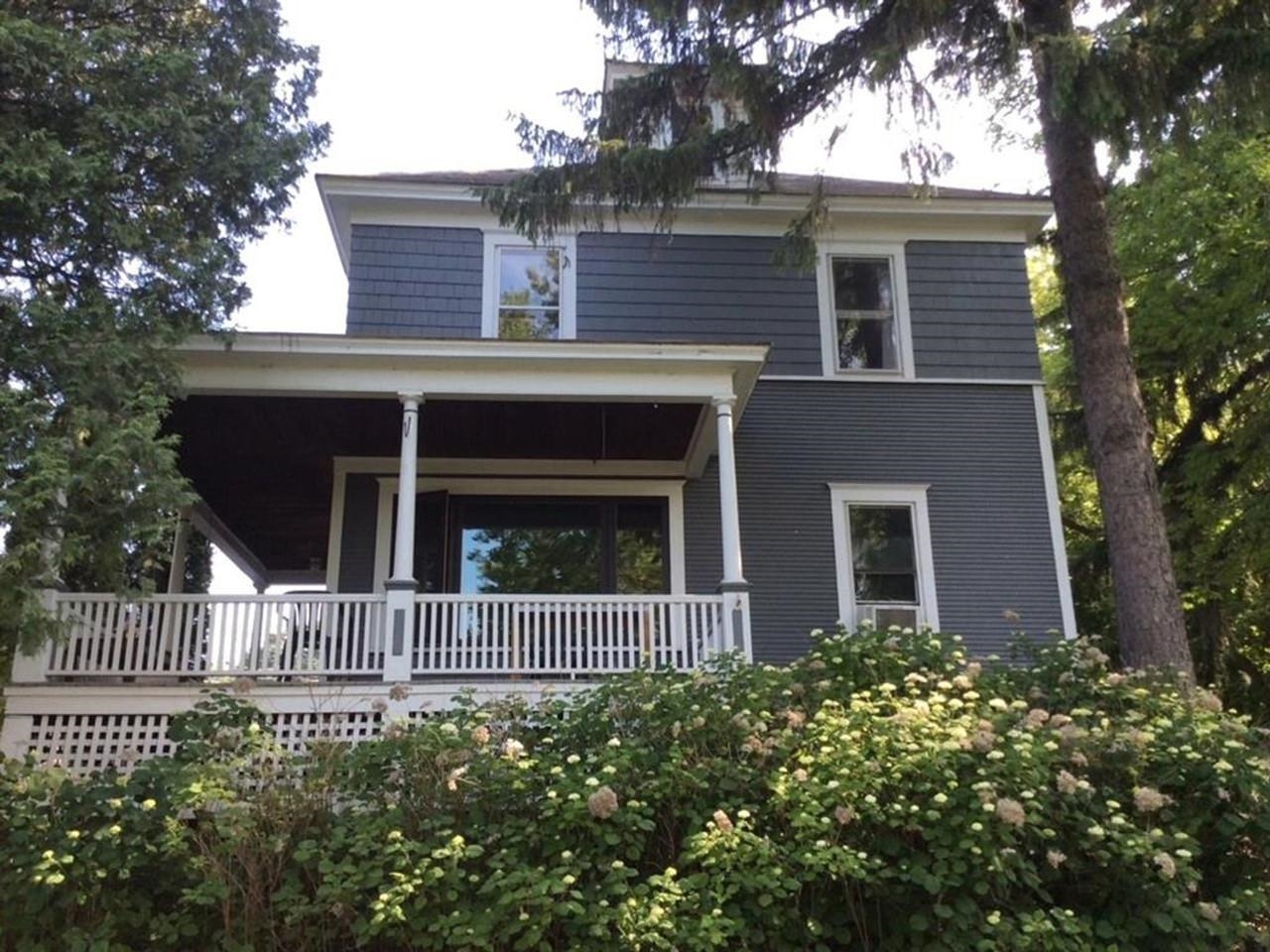 460-462 Colchester Avenue, Burlington