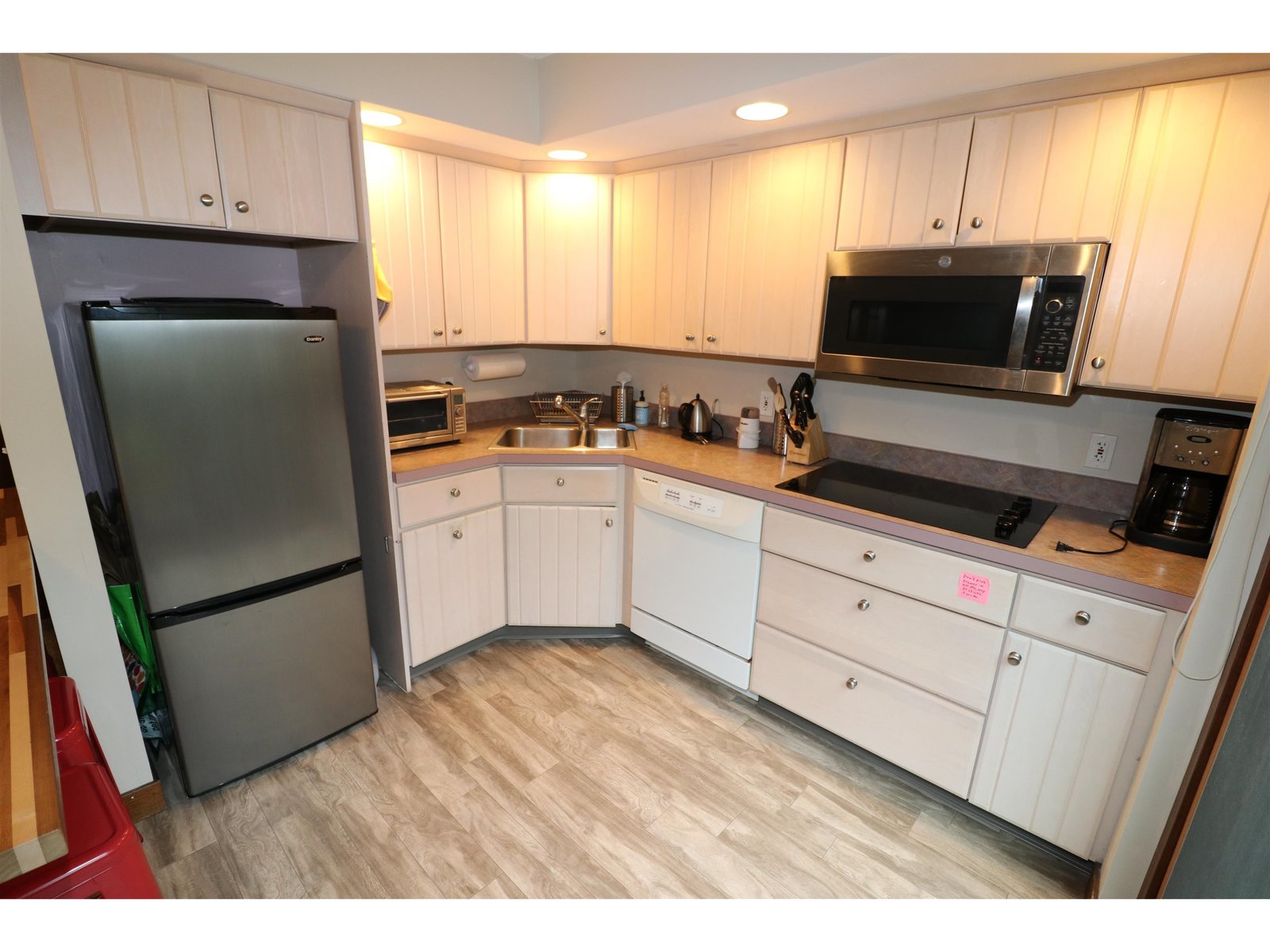 bright & updated kitchen