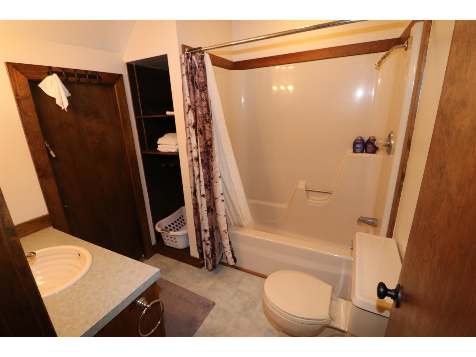 Full bathroom