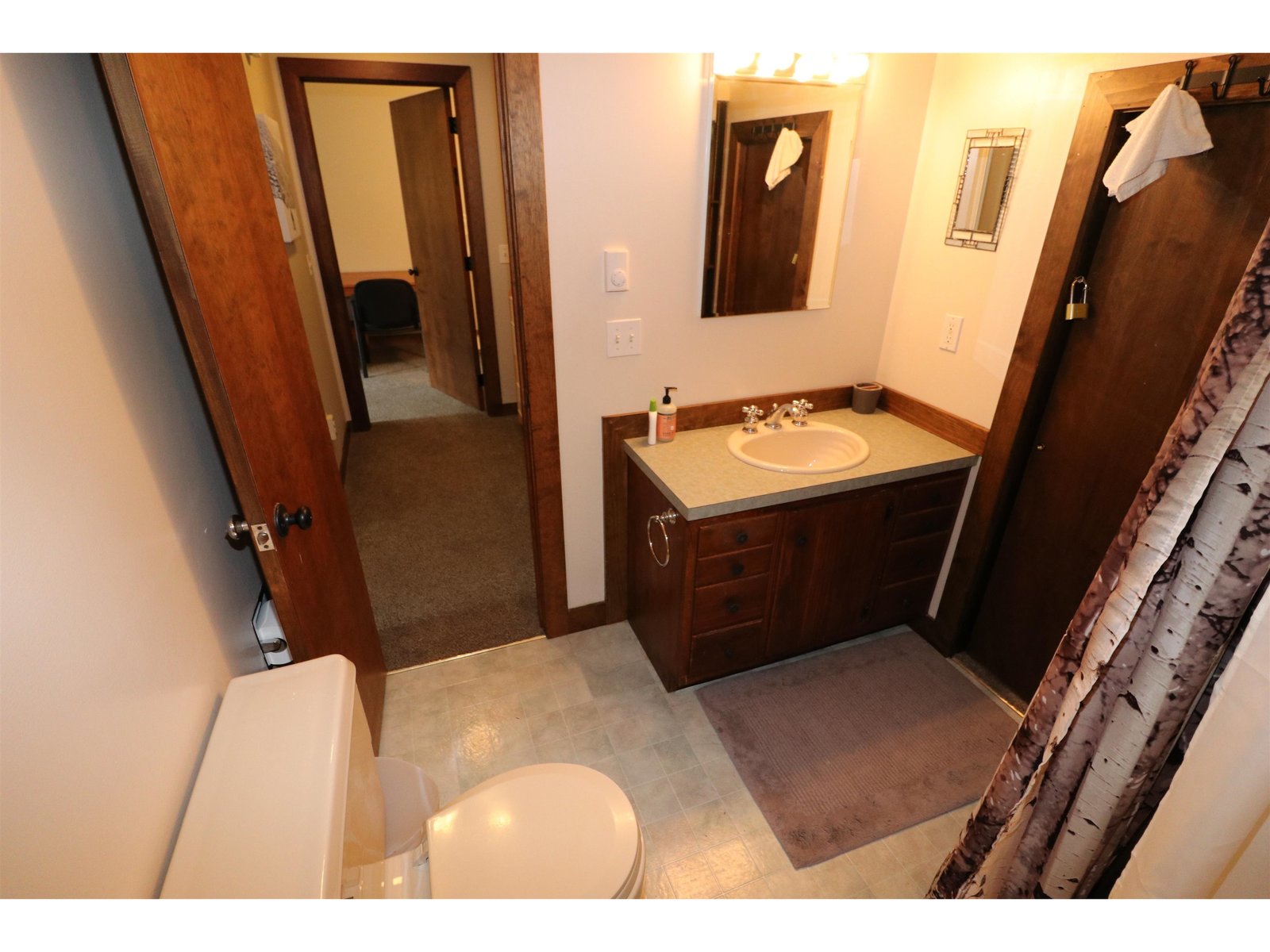2nd floor, full bath