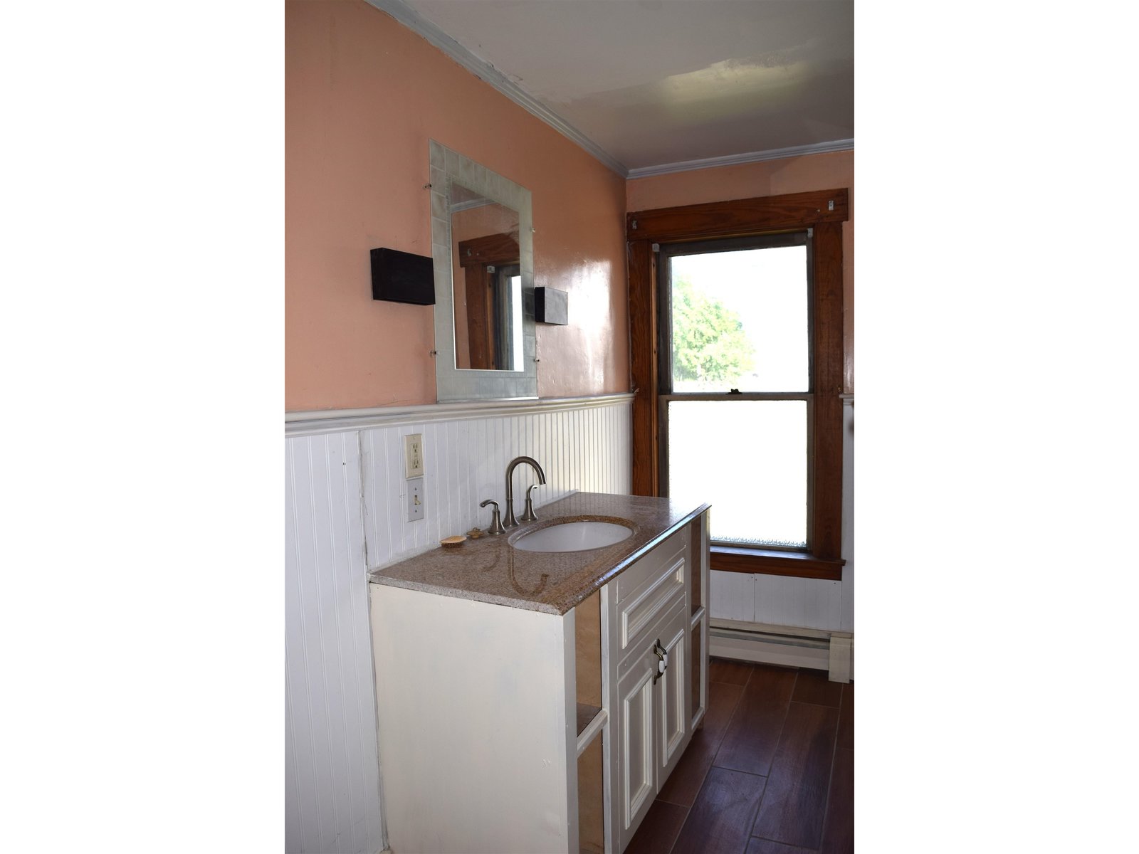 1st floor full bathroom