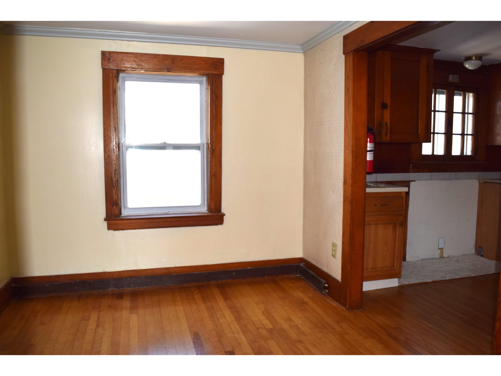 Bonus room between living and bedroom