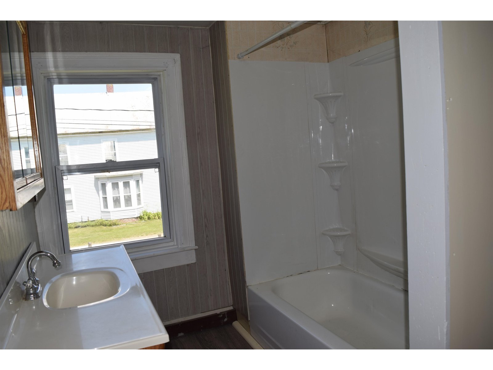 Full bathtub
