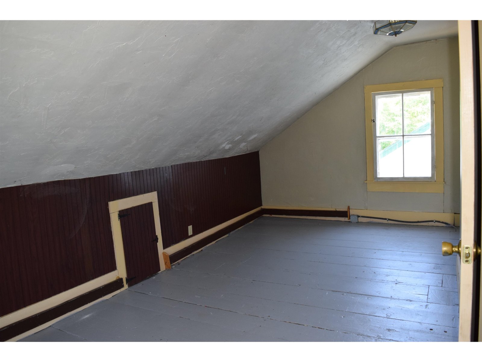 Other angle of the 3rd floor bedroom