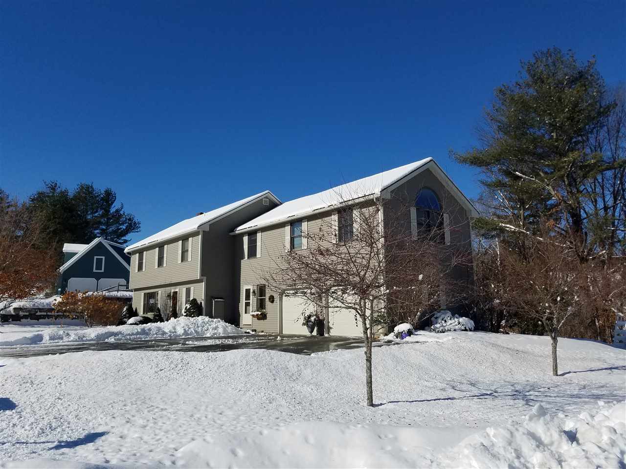 345 Colonial Drive Hartford, Vermont 345 Colonial Drive Hartford, Vermont