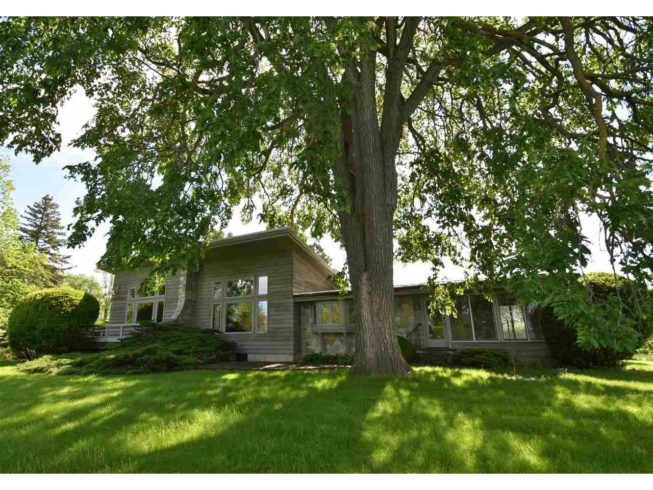 1927 Lake Road Panton, Vermont