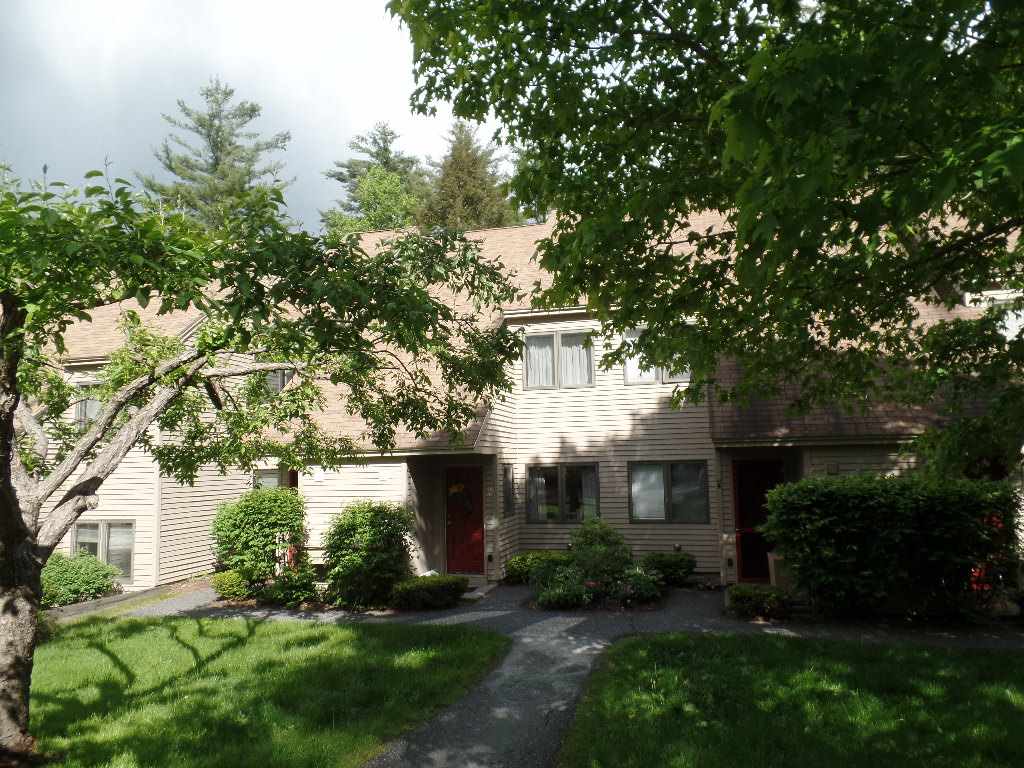 226 Woodhaven Drive, Unit 8L Hartford, Vermont Sold in 2017