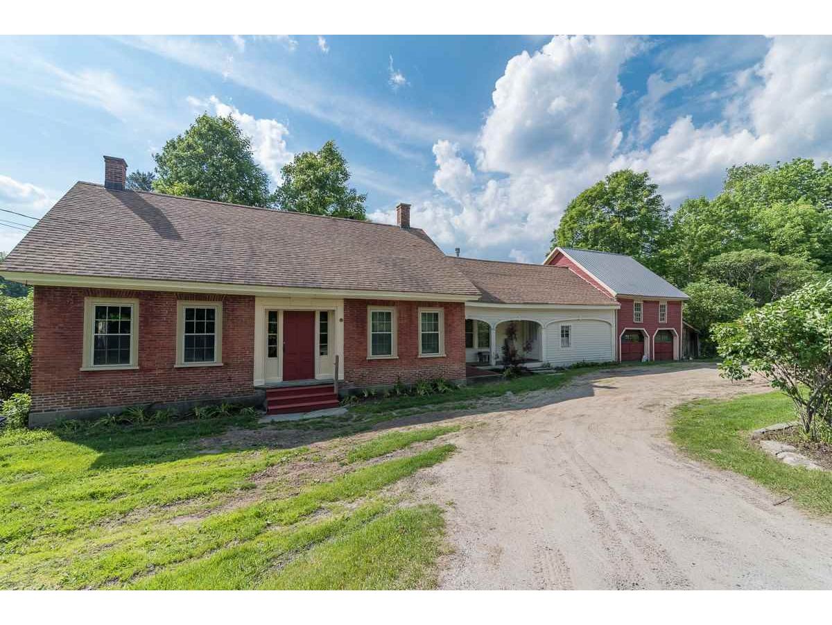 3079 WaterburyStowe Road Waterbury, Vermont Sold in 2017 Coldwell