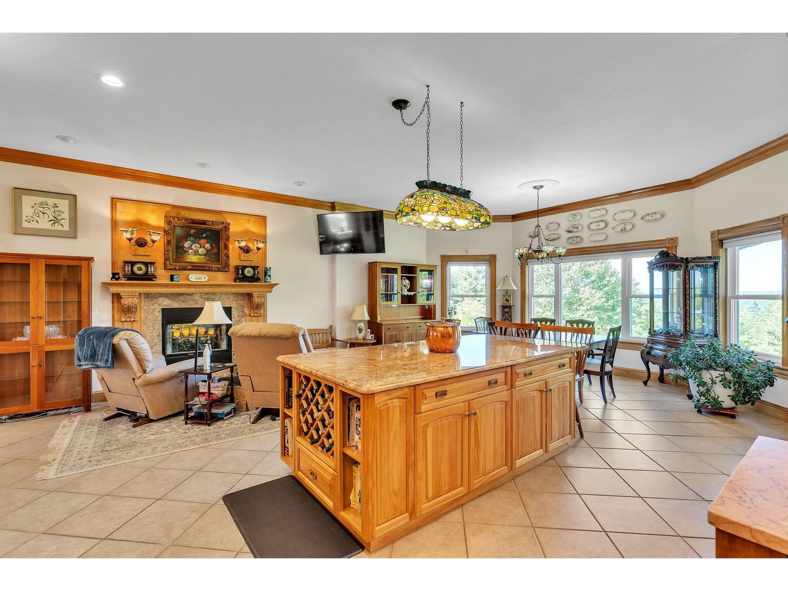 Open Kitchen/ Dining