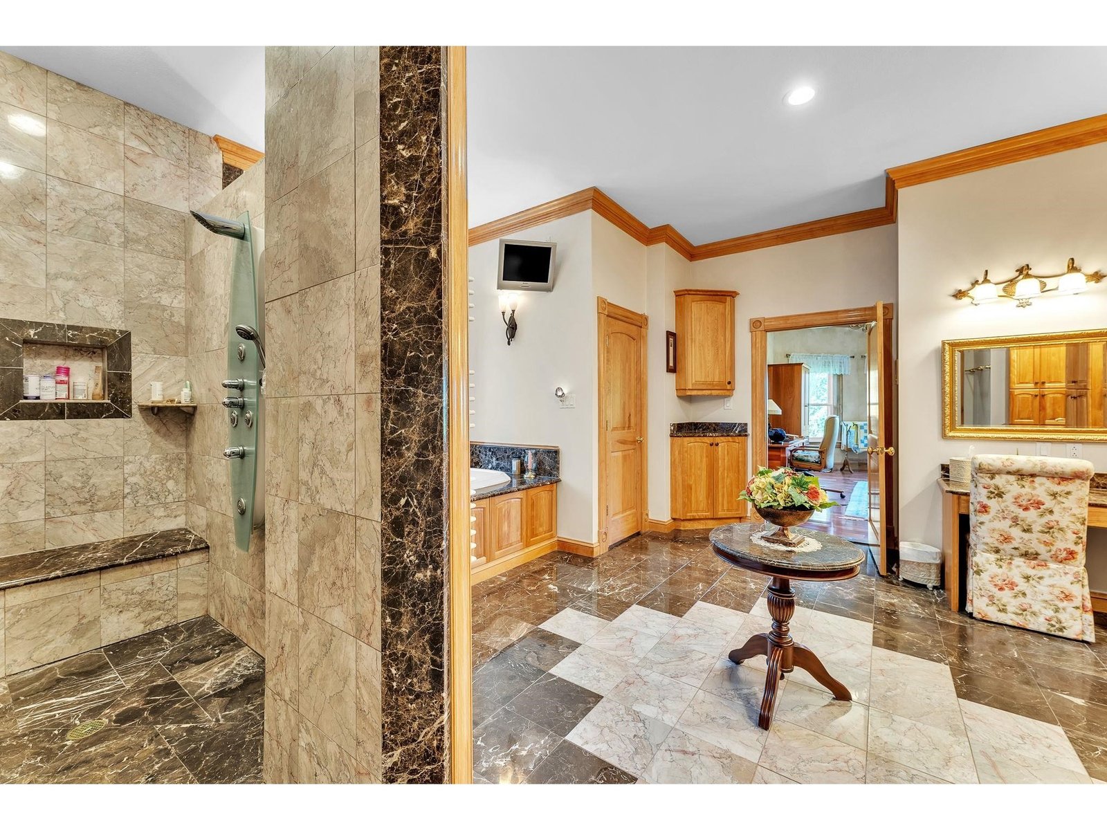 Primary Bath w/ Walk in Shower