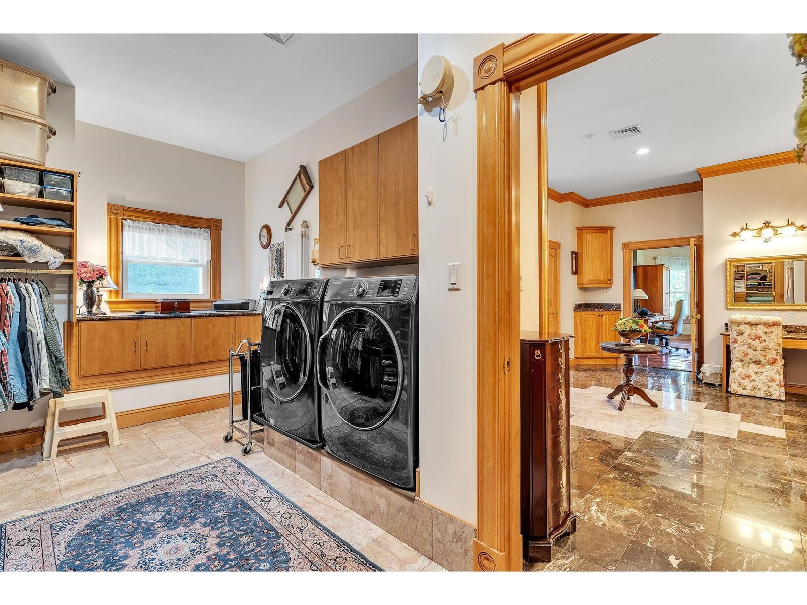 Walk-in Closet/ Laundry