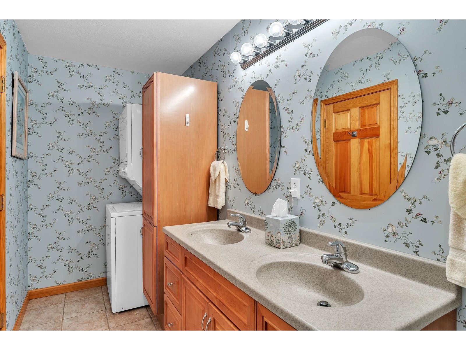 2nd Floor Bath & Laundry Room