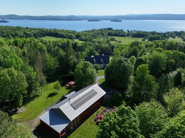 Huge garage, solar power, gardens & views