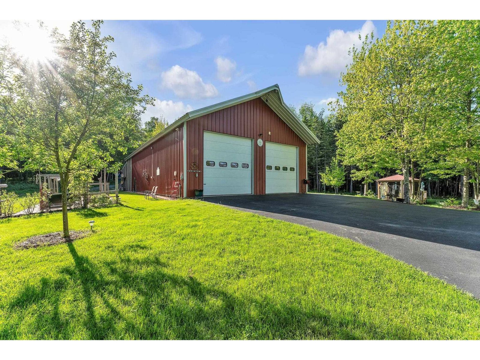 40'x100' Detached Garage/ Barn