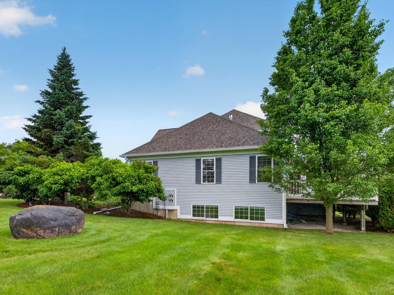 Spacious Side Yard