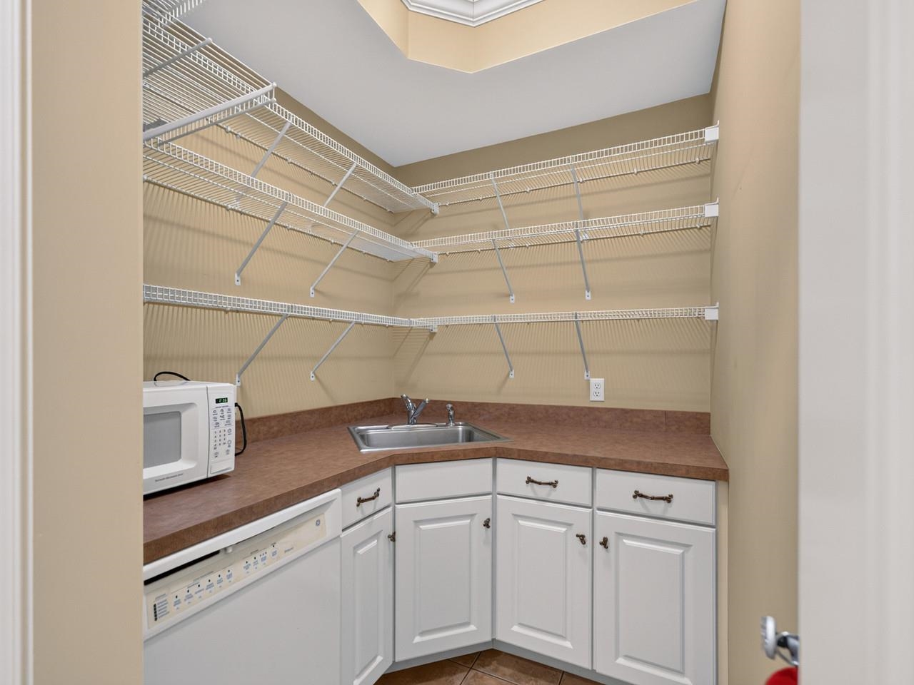 Walk-in Pantry