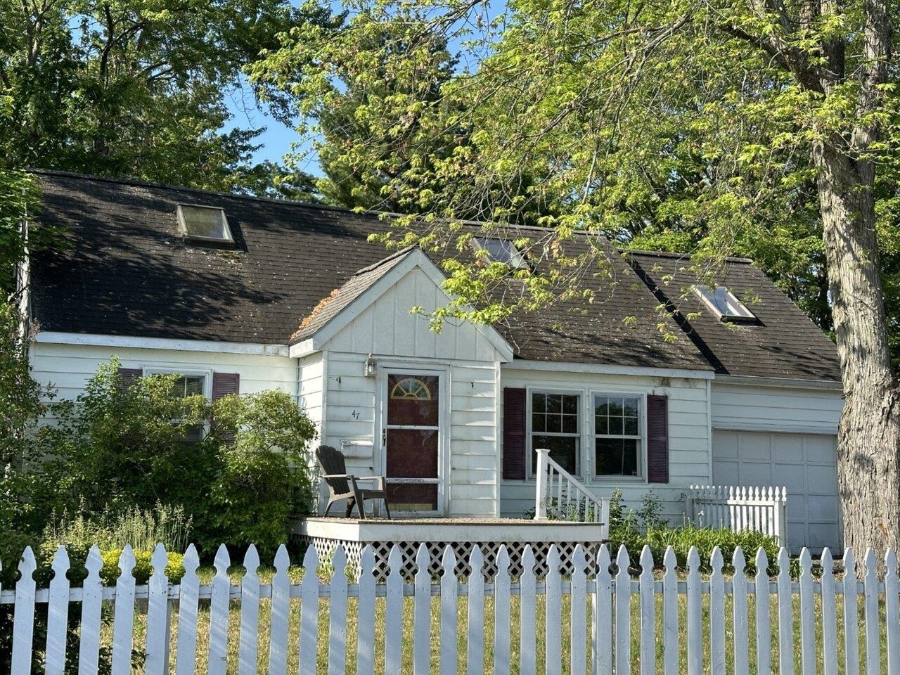 47 McIntosh Avenue South Burlington