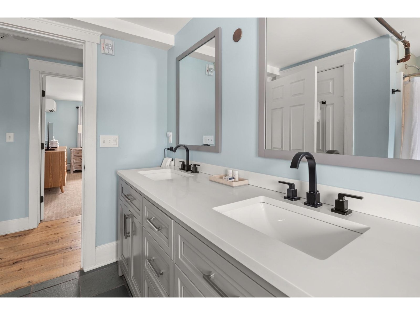 Unit 1 Upper Level Full Bath