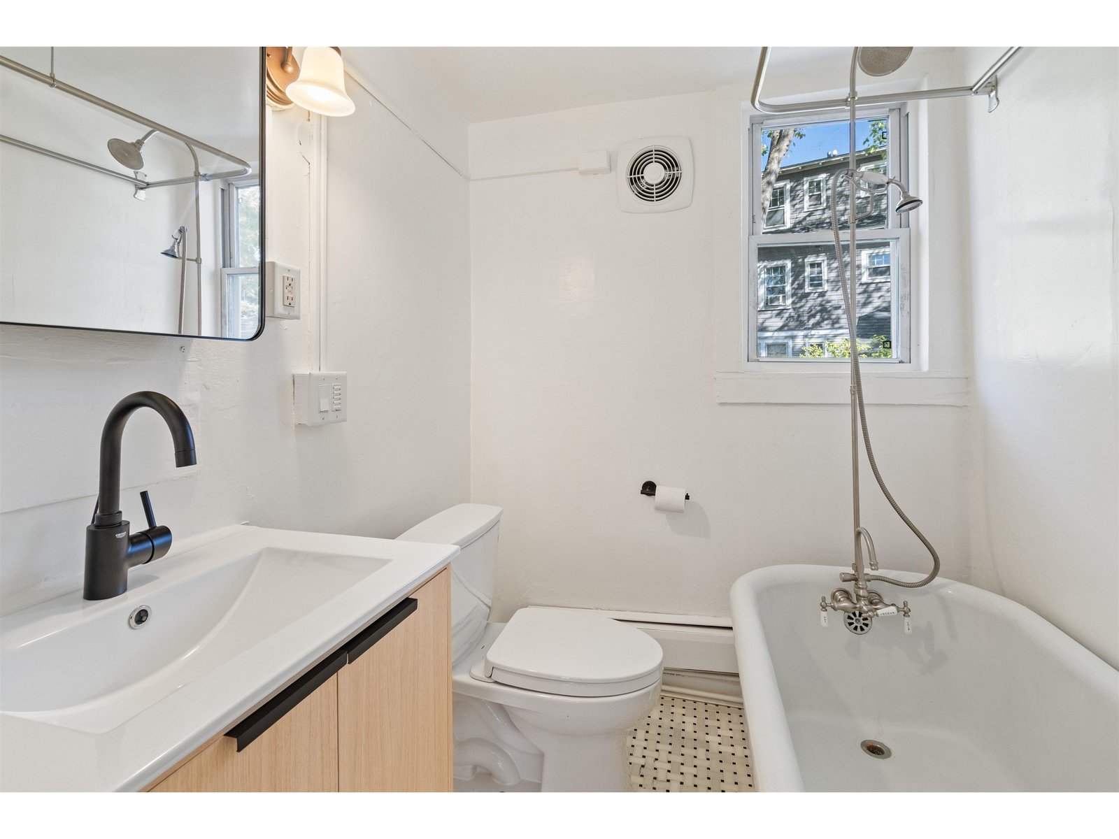 Unit 478 #2: Newly Updated Full Bathroom