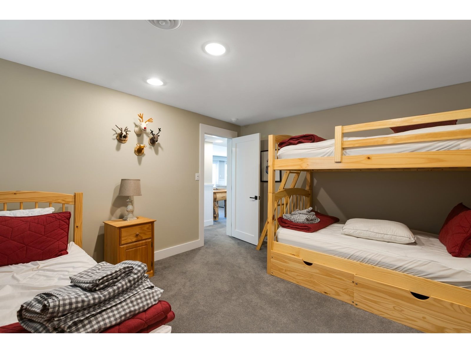 476 Dix Hill