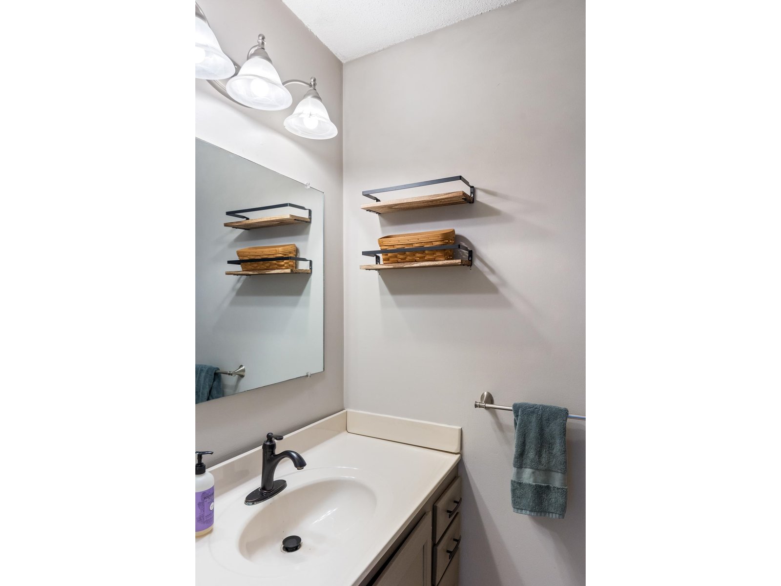 48 Chestnut Lane, Unit 5