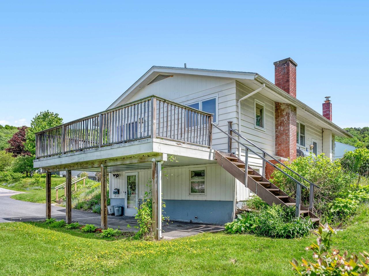 48 Colonial Drive