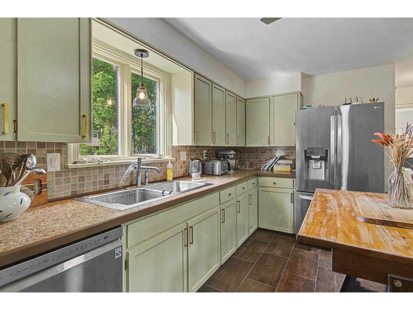48 Roseade Parkway