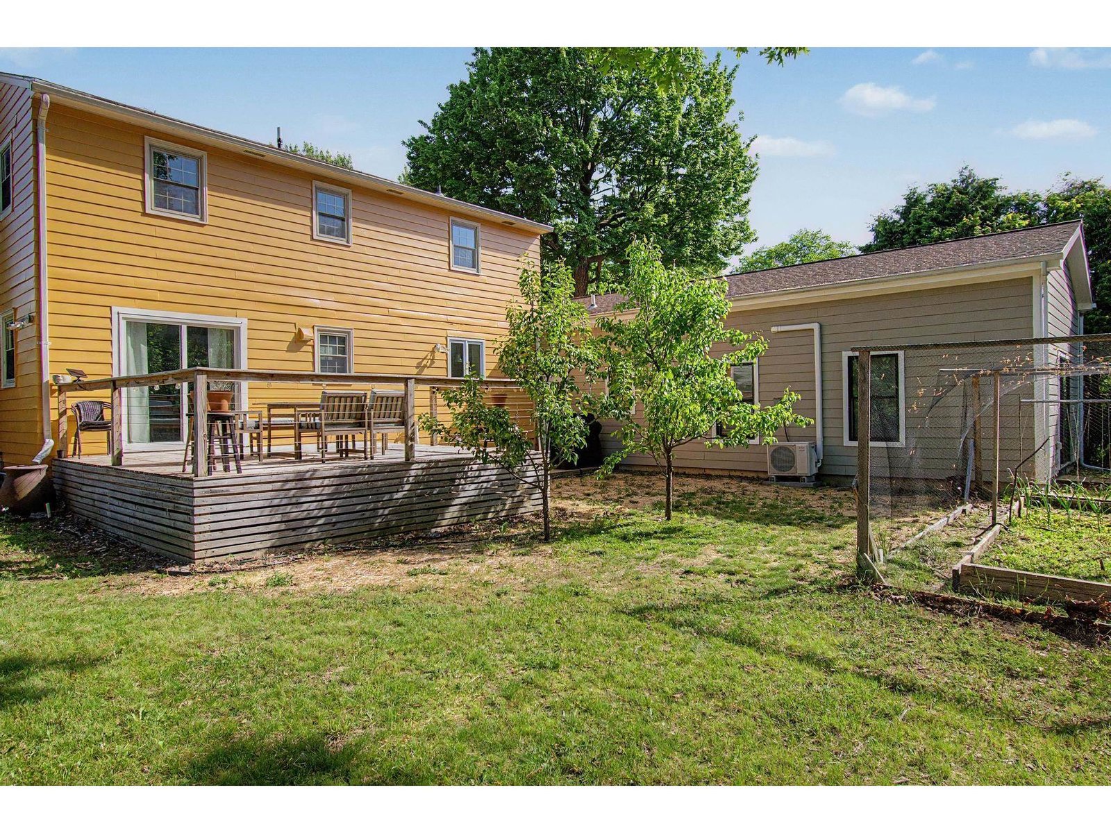 48 Roseade Parkway