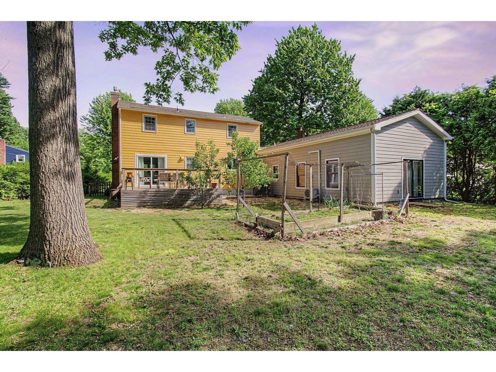 48 Roseade Parkway