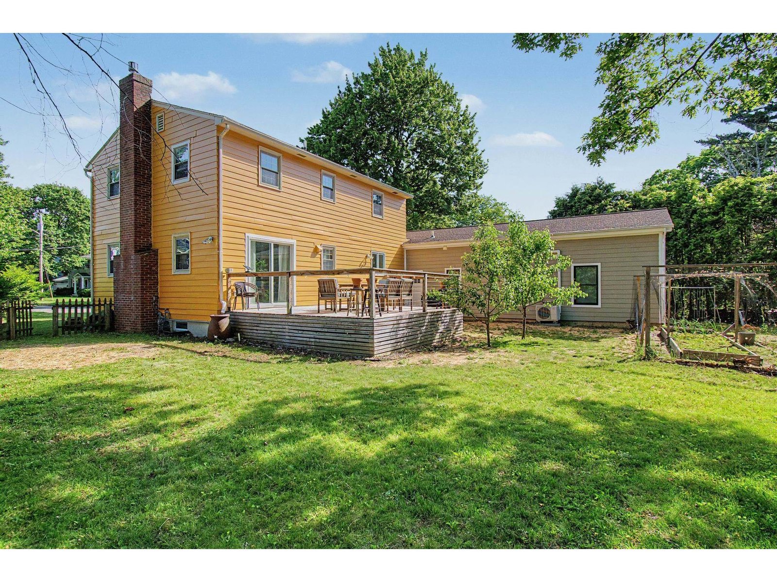 48 Roseade Parkway