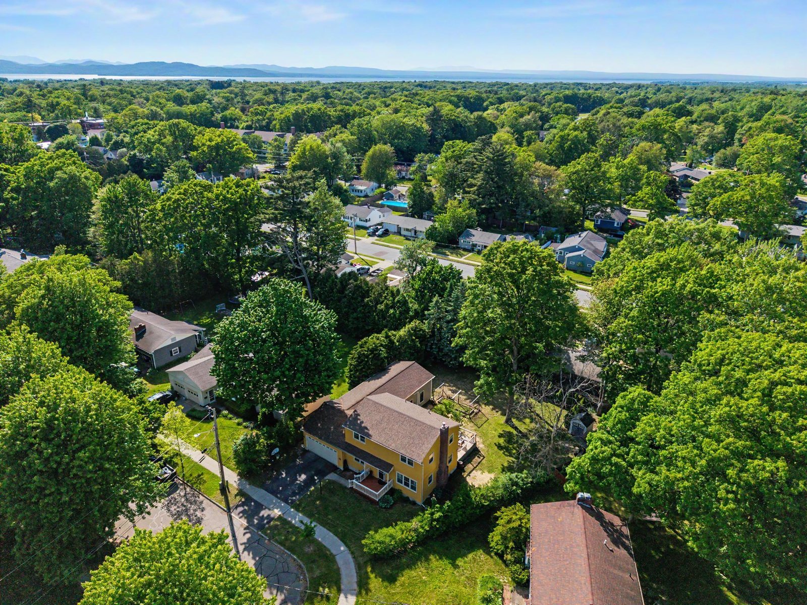 48 Roseade Parkway