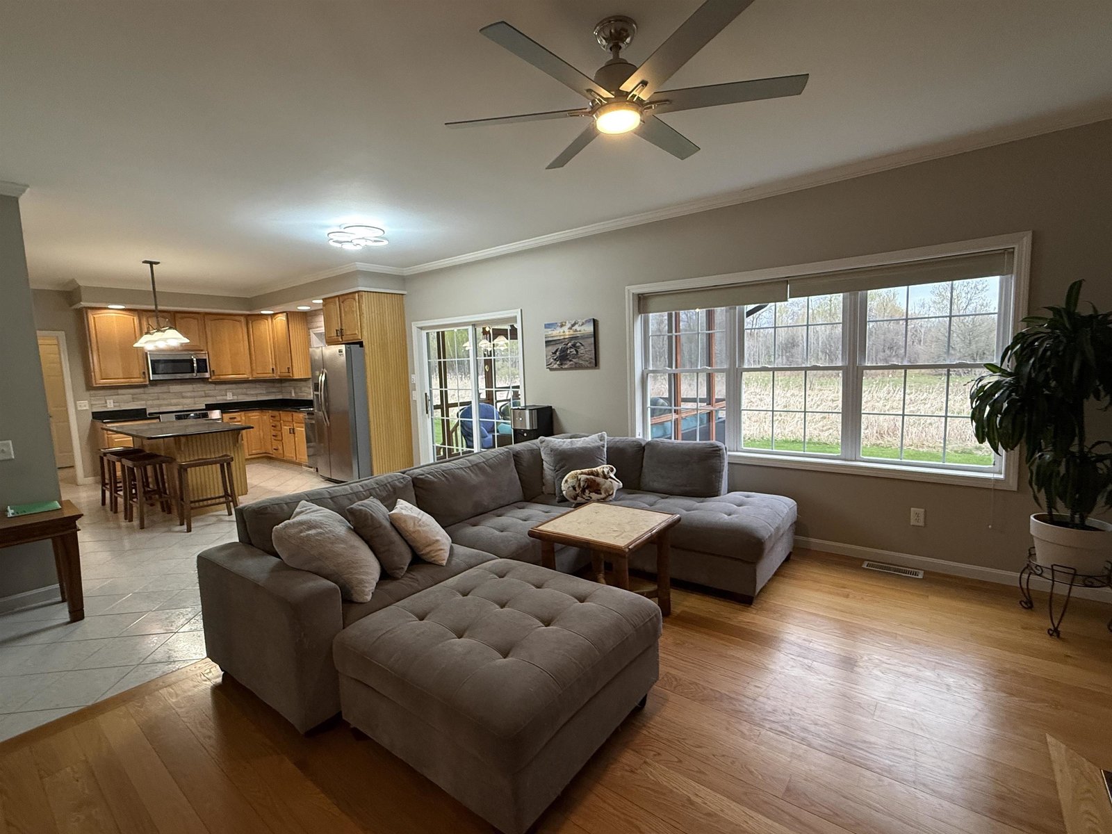 LIVING ROOM TO KITCHEN