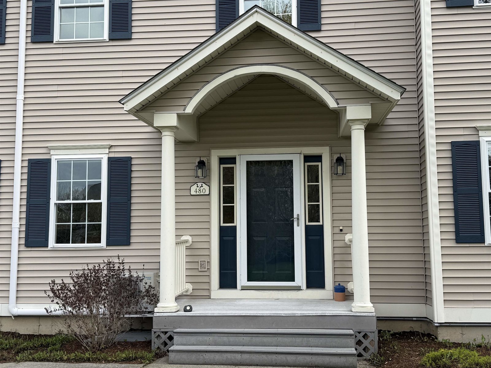 FRONT ENTRYWAY