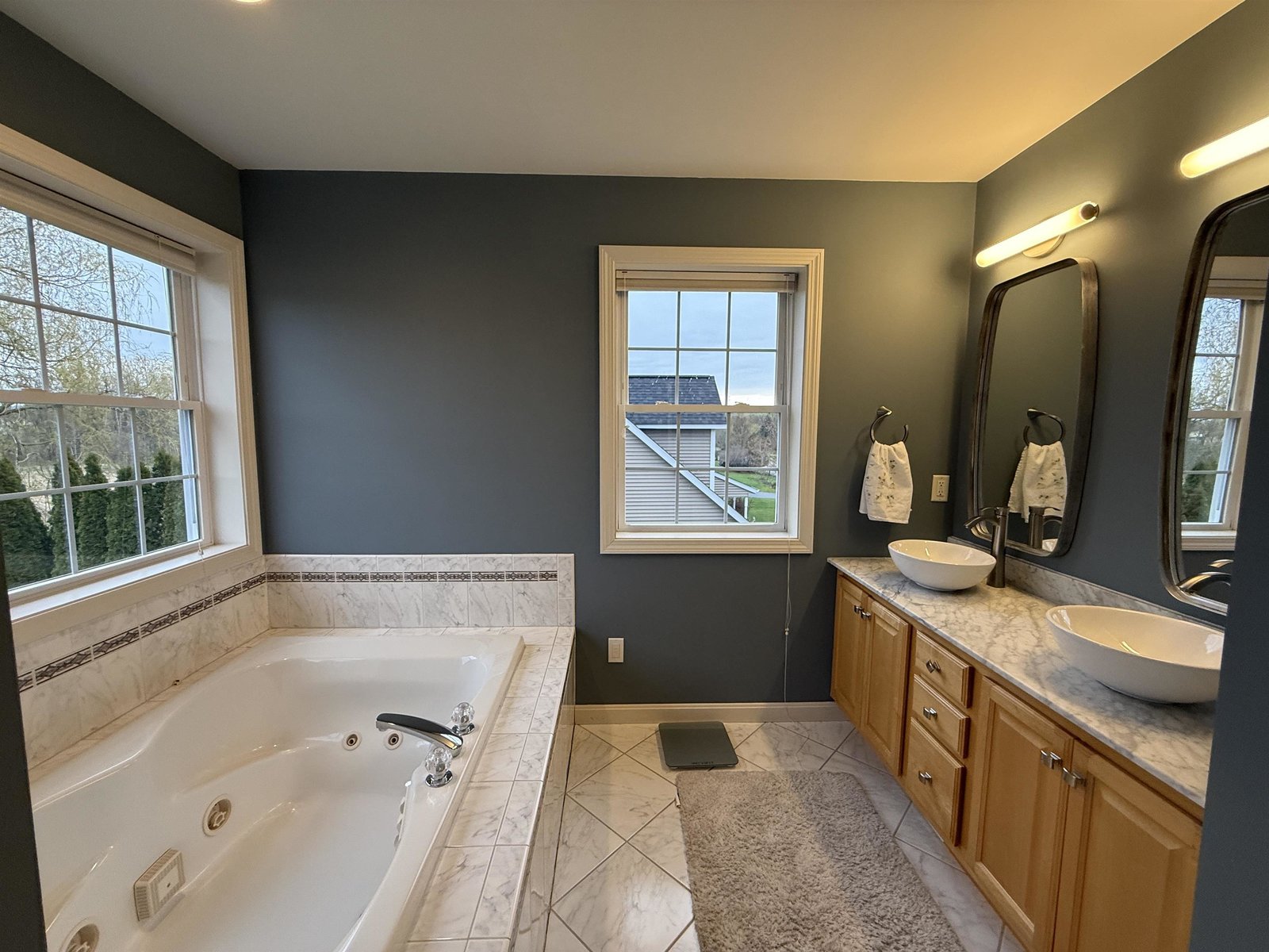 EN SUITE BATH