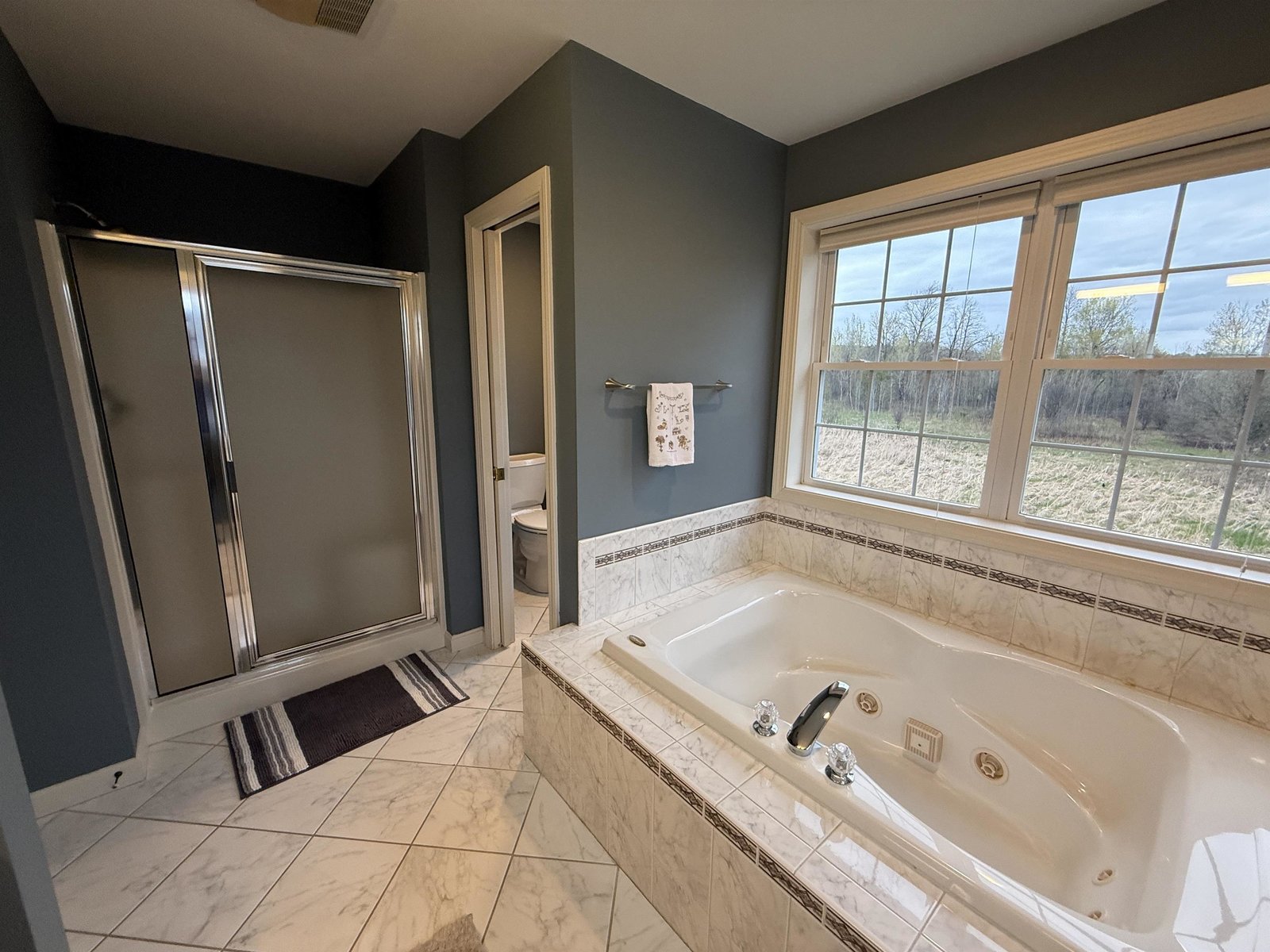EN SUITE BATH