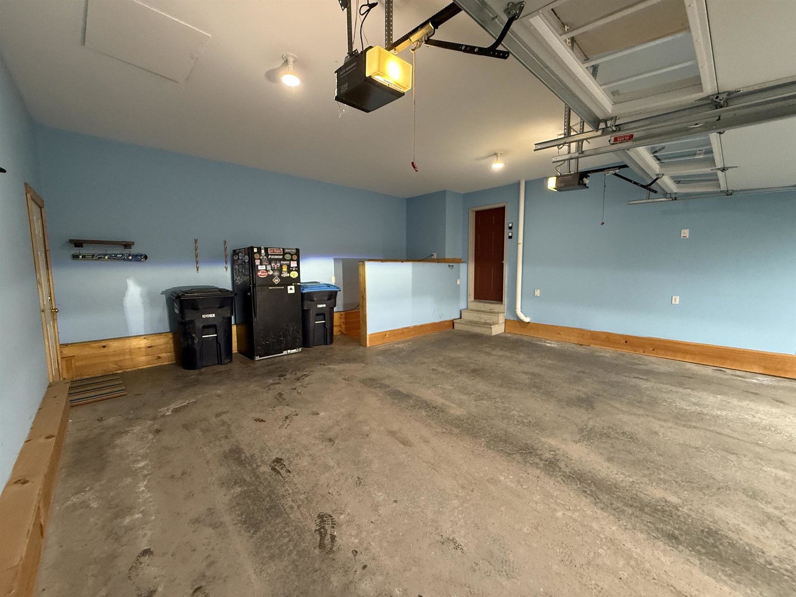 2 CAR GARAGE