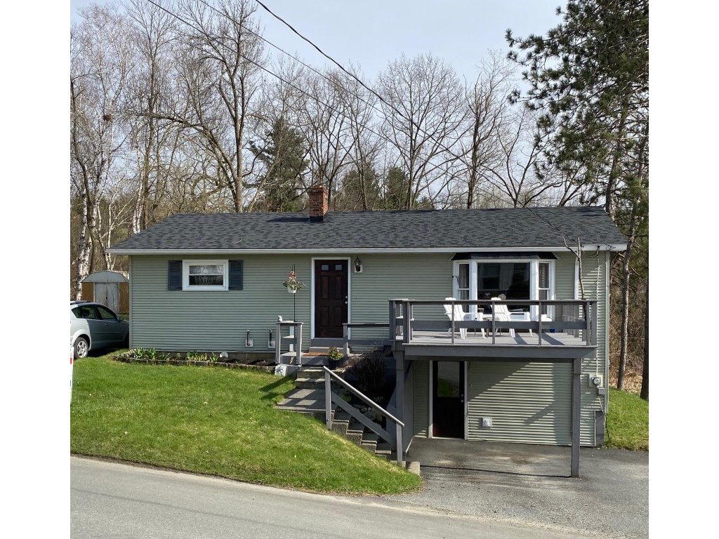 82 Mount Vernon Street Newport City, Vermont Sold in 2020