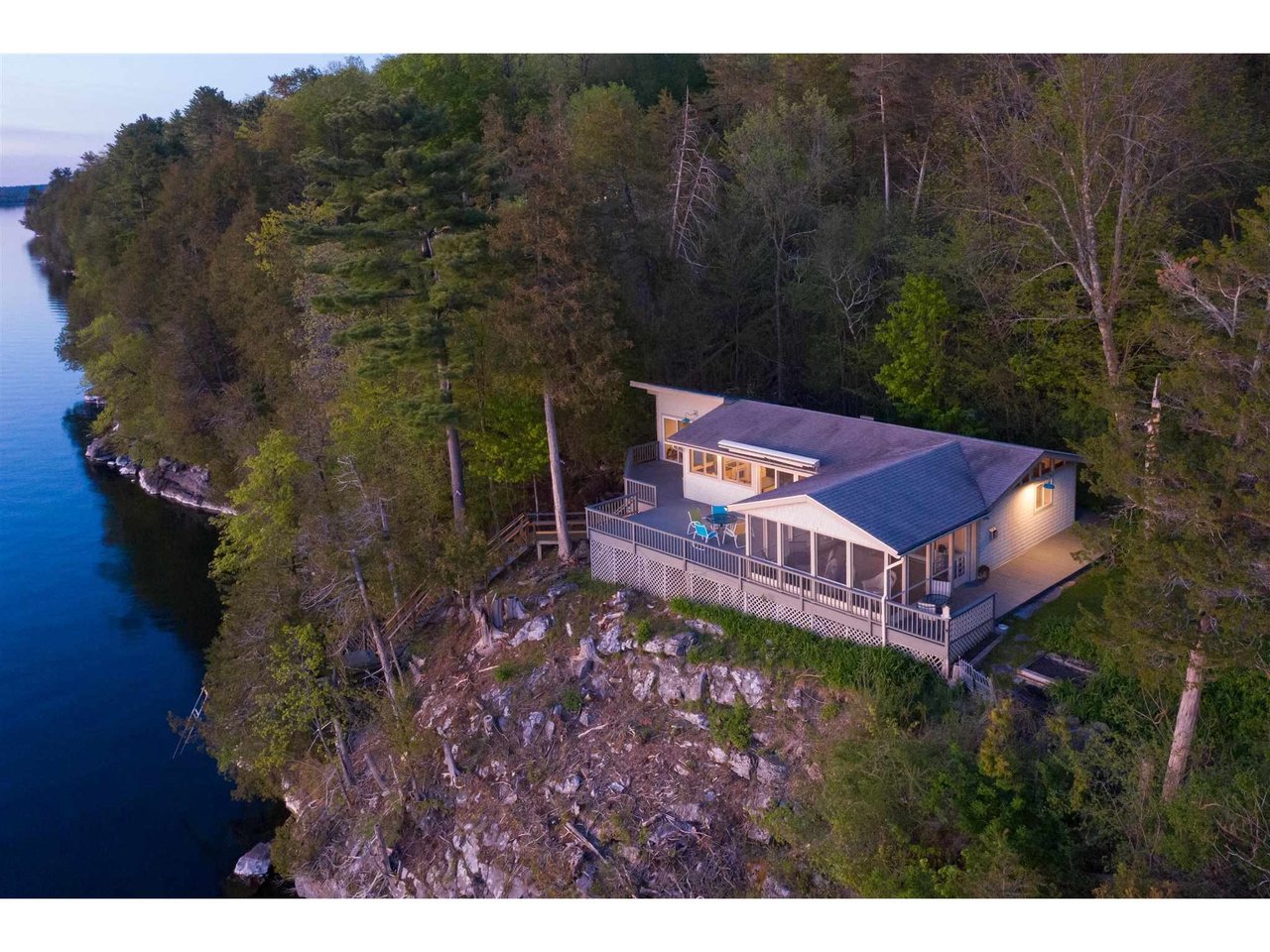 964 Arnold Bay Road Ferrisburgh, Vermont Sold in 2020 Coldwell