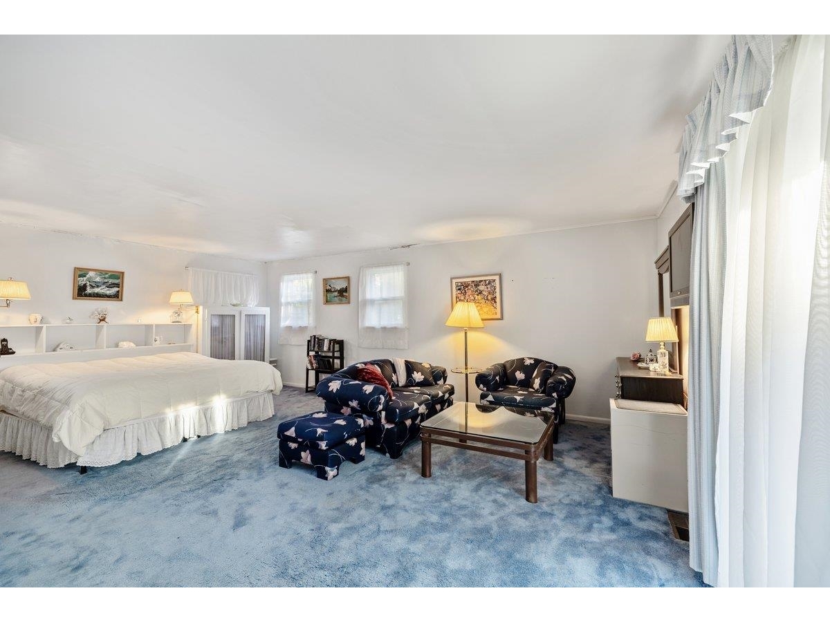 489 West Shore Road