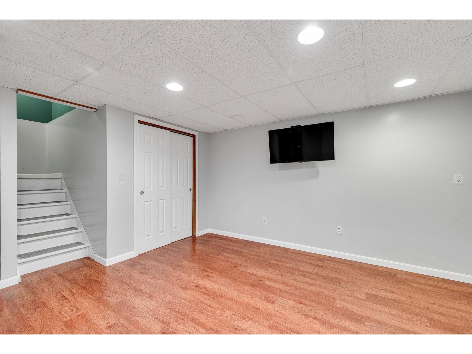 49 Edgewater Terrace