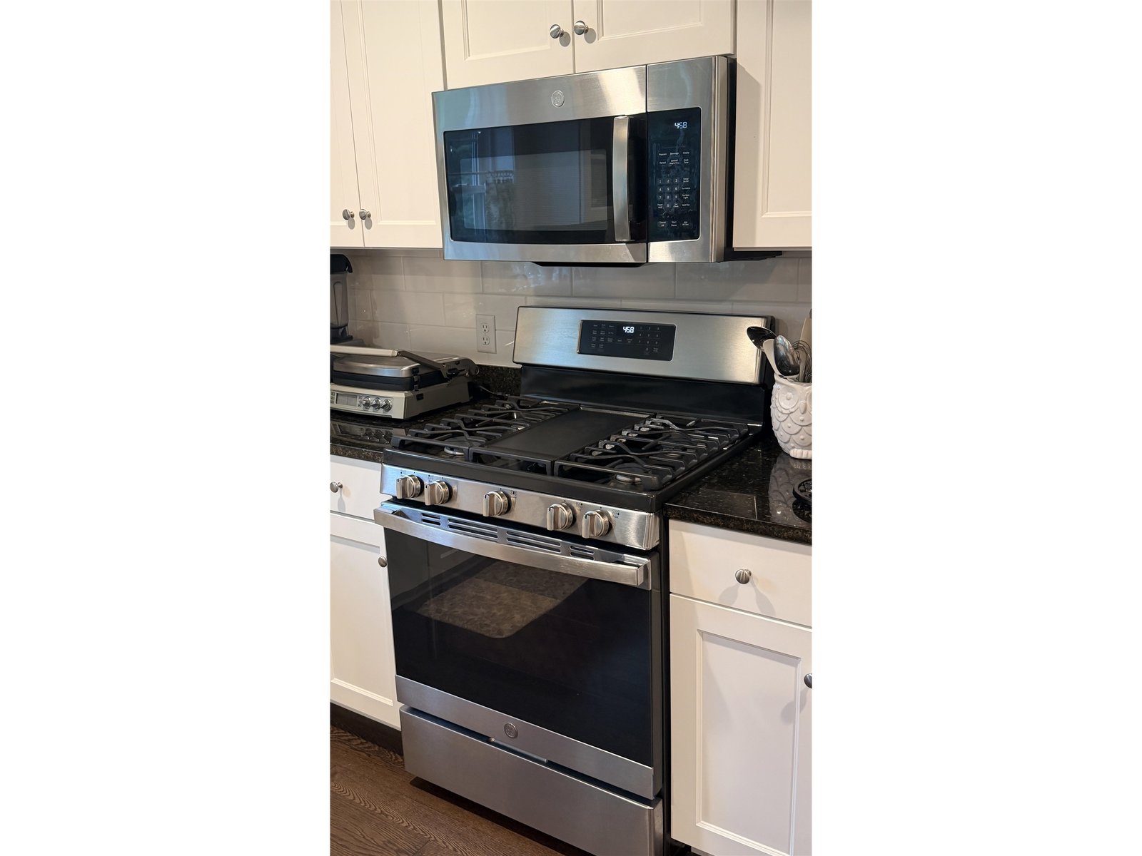 Gas range & Microwave oven